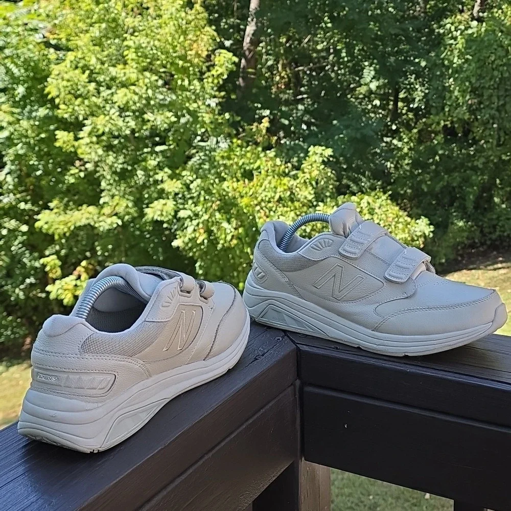 Size 8.5 - New Balance 928v3 Hook and Loop Bone‎